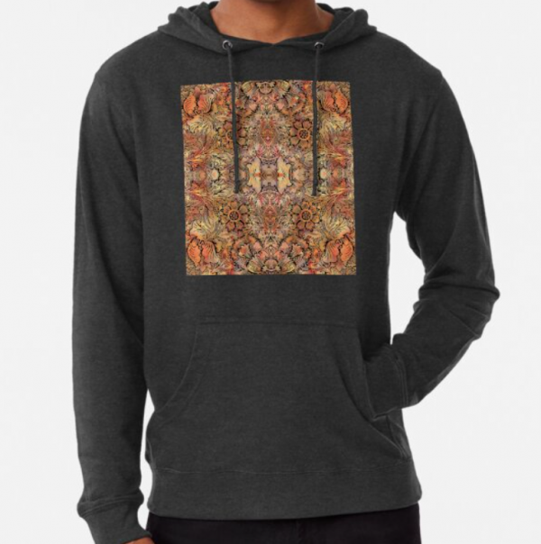Hoodie dengan pola batik modern
